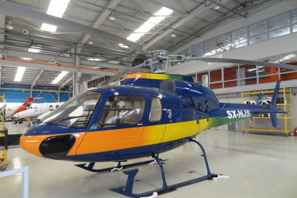 eurocopter-as355-f2-exterior-13004DE236-1081-AF1F-B7FD-6B009173BC28.jpg