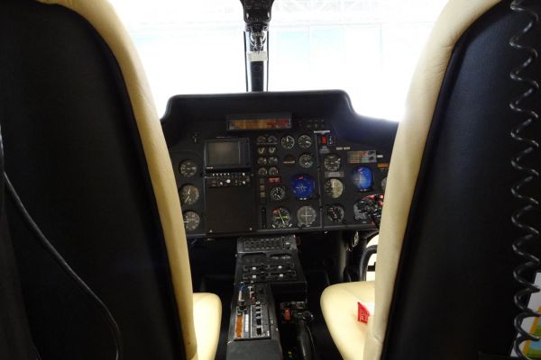 eurocopter-as355-f2-interior-6BAB28DB7-7FA6-9E33-B17D-F94D25B35F90.jpg
